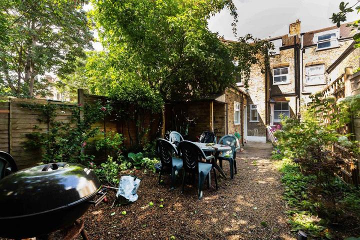 whole house with 2 receptions and 6 large bedrooms  Burgoyne Road, Harringay - Hornsey 